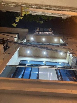 kẹt tiền cần bán hoàng cầu ô tô tránh chủ gửi bán thật 100% diện tích 50m mt 4,8m- 16,8 tỷ