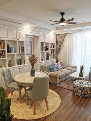 cắt lỗ! cần tiền gấp bán ngay 2pn 68m2 bc thoáng mát, giá 8t700 lh: e nhung