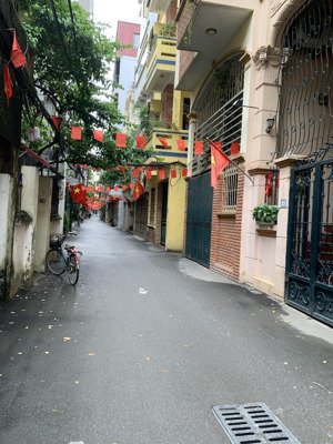 đất vàng lạc long quân-tây hồ 90m mtien 9.2m 15m ra ôtô dừng đỗ mỏ vàng xây ccmn dòng tiền 260tr/m