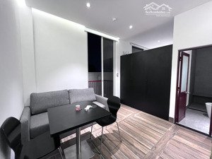 ra mắt căn hộ 1 phòng ngủ ban công cực chill tại nhà - sẵn full nội thất