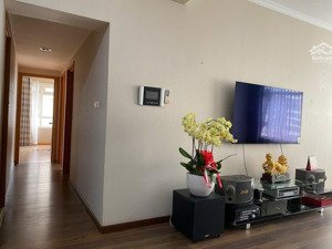 cần cho thuê gấp căn hộ sky center. dt: 74m2, 2pn, 2wc. giá 16tr/th. lh: 