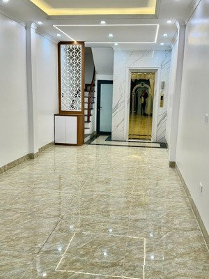 cc cần bán nhà 165/63 xuân thủy,cầu giấy 46 m2 x 6,5 t thang náy mới tinh nfox 3 m giá 15 tỷ