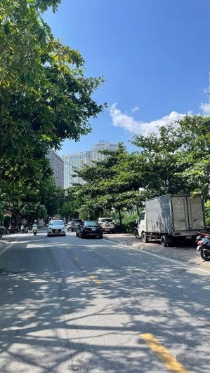 toà nhà ngọc thuỵ, dt 120m² x 7 tầng thang máy, dòng tiền hơn 1 tỷ/năm