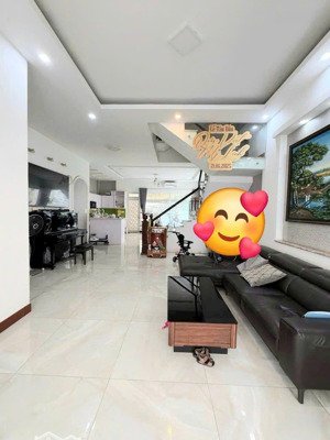 ngay hoàng hoa thám, tân bình, sát nhà ga t3, 78m2, 4 tầng, chỉ 10tỷ