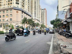 7.5x21m 5 tầng mặt tiền lê đại hành quận 11- dòng tiền 100 triệu/ tháng