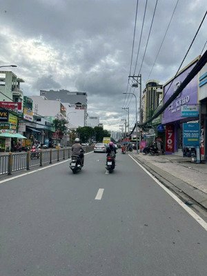 nhà mặt tiền đường nguyễn thị thập.