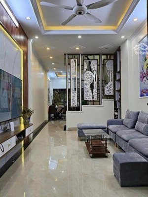 bán nhà đường nguyễn xiển - tx - 42m2, 6 tầng thang máy lô góc 13.9 tỷ, cách ô tô chỉ 2m