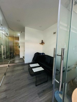 cho thuê tòa nhà văn phòng mặt tiền đường tân cảng, ngang 6m, gồm sẵn nội thất cao cấp