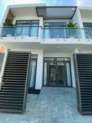 bán nhà 1 trệt 1 lầu giá cực rẻ chỉ 3ty3 rẻ nhất khu vực chánh nghĩa , hẽm nguyễn tri phương