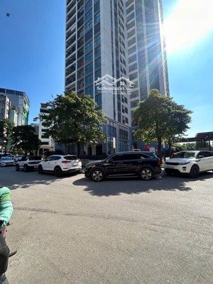 bán chdv lê đức thọ .10 m ra oto tránh . sát mặt đường lê đức thọ dt 50m. mt 6m. 6 tầng thang máy