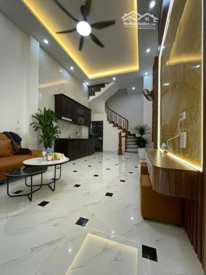 bán nhà riêng dân xây 3pn, 4wc ( 7 tỷ, 30m2 ) 5 tầng mt 3,5m tại đường thịnh liệt, hoàng mai.