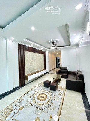 chính chủ bán nhà tại lạc long quân 4 tầng, 50m2, 2 thoáng. 5p đi ra hồ tây, giá chỉ nhỉnh 11 tỷ