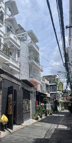 bán đất tặng nhà cấp 4, siêu vị trí hoàng hoa thám, 4.5x17m nở hậu 5.2m, giá chỉ 8.5 tỷ bớt lộc