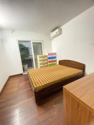 bán nhà lạc long quân cách ô tô 30m ngõ thông ba gác đua dt 35m*3 tầng giá 8,29tỷ