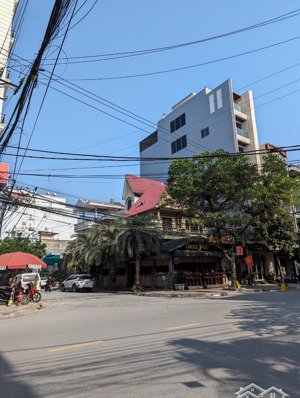 cho thuê nhà lô góc 2 mặt tiền phố văn cao cực thoáng. phù hợp làm nhà hàng, cà phê