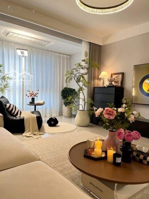 chính chủ bán căn 116m2 toà 17t8 phố hoàng đạo thuý . giá rẻ 