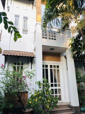 bình thạnh - biệt thự sân vườn - rộng gần 320m2 - 2 tầng, vườn, gara - 1 đời chủ - hơn 112 triệu/m2