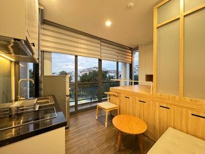 cho thuê căn hộ ban công full nội thất có thang máy gần vạn hạnh mall quận 10