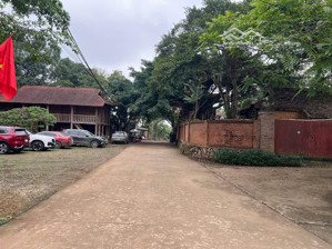 lô góc cạnh cổng khu du lịch. long việt.diện tích 400m2. sổ hồng hà nội.