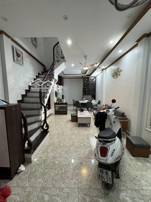 phố phương mai. vf3 đỗ cửa, 2 thoáng trước sau, 50m ra ô tô tránh, nhà đẹp ở ngay.