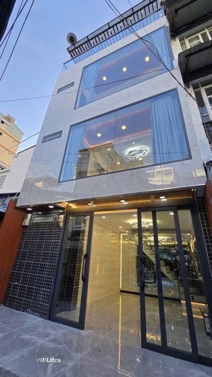 chú 9 bán nhà chia sản cho con trên đường ngô quyền, phường 8, quận 10.giá 5tỷ280/84m2. sổ sẵn