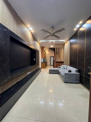 bán nhà ngọc lâm,35m,3 ngủ, ô tô đỗ cổng,gần cầu chương dương,chỉ 8xty