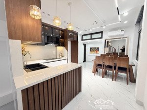 bán nhà! ngã tư sở - 35m x 6 tầng đón nắng!