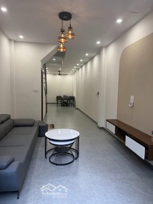 nhà đẹp phố sài đồng, long biên. oto đỗ cổng, view hồ, full nội thất ở ngay đón tết