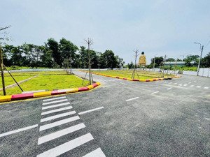 lô góc - rẻ hơn thị trường 200 triệu - đầu tư là lãi ngay - đối diện sân golf đồng mô.