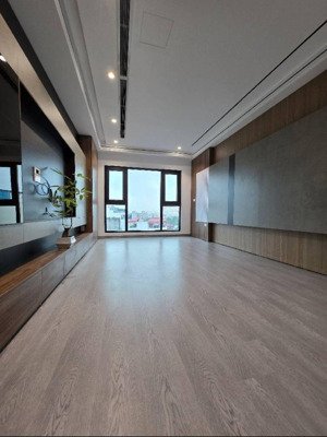 cực phẩm 7 tầng thang máy, trung tâm phố trạm, ô tô thông, ô tô vào tận nhà, full nội thất