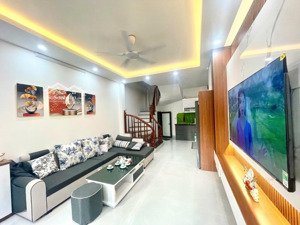 thạch bàn- nhà mới king koong 5 tầng - xách vali về ở luôn - ô tô cách nhà 30m - gần aeon - sđcc