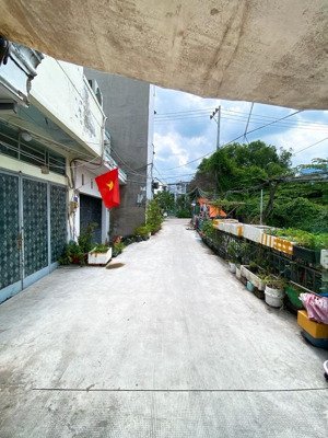 nhà phố tại phạm hữu lầu - phước kiển (ngay cầu phước long). sổ hồng riêng. hoàn công đủ