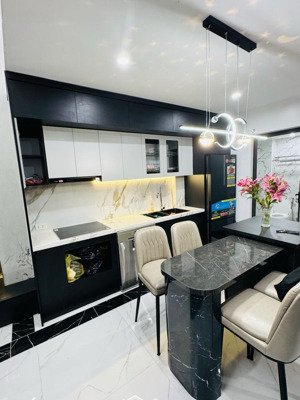 cần bán nhà - phố nguyễn cao - dt 50m2 - mới xây - thang máy - gần phố - vị trí đỉnh - giá cực tốt