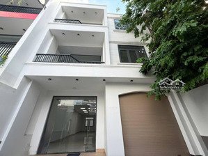 cho thuê vp trần não 8x24m sàn trống suốt giá chỉ 90tr/ tháng.