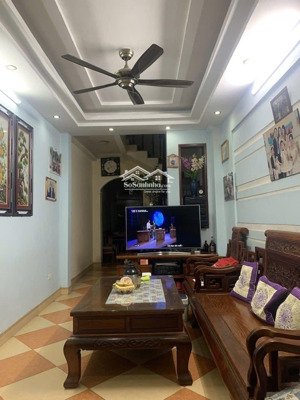 nguyễn văn cừ - bồ đề. 50m2. 4 tầng giá rẻ. 12 triêu / tháng lh zalo)