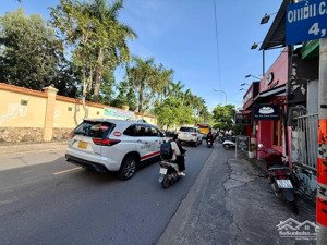 cho thuê mt đường thảo điền trệt 2 lầu sàn trống suốt phù hợp spa/ showroom/ shop