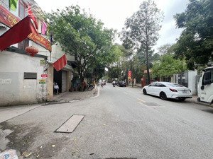 phúc lợi giá tốt ôtô đỗ gần vài bước ra chợ trường học xây ở hay đt giữ tiền. 136m2, mt 7.4m