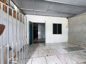 bán nhà c4 view hồ hoàng ngân vị trí siêu đẹp