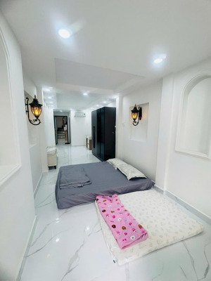 cc bán nhà 5 tấm mt nhật tảo - n.t.phương - hàng hiếm mt giá 10t còn sót lại - sổ hồng cầm tay