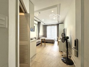 cho thuê căn studio ban công ngay vòng xoay cống quỳnh quận 1