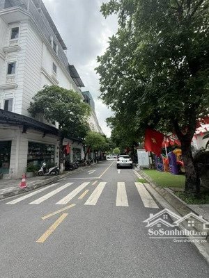 bán nhà gần 68 xuân thủy, cầu giấy 46m2, thang máy, tầm 12 tỷ, 16 chỗ đón đi chơi đầu ngõ