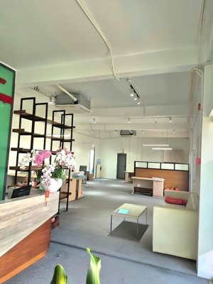 cho thuê nhà 85/21a phạm viết chánh 20 x 30m 2 tầng có sân rộng.