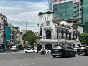 cho thuê nhà mặt phố vạn bảo, cực đẹp để kinh doanh, diện tích: 75m2x2tầng, mt góc 10m, nhận ngay