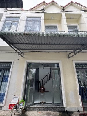 nhà lầu 2 phòng chỉ có: 720tr bao hết chị phí giấy tờ