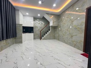 nhà đẹp 3 tầng - 2 phòng ngủ - gần mặt tiền - trần quang khải