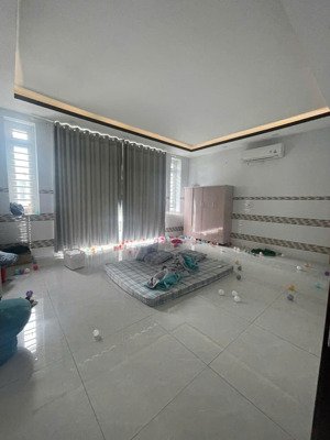 cho thuê nhà 6x20m, 1trệt 2lầu, trống suốt, đ. lê trọng tấn