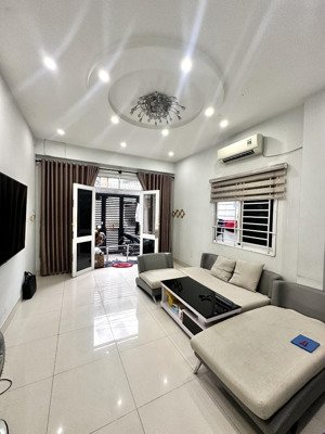 nhà mặt tiền đường ô tô, 6 phòng ngủ, 4wc, đường tám danh, p4, q8