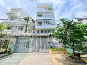 cần bán gấp! nhà 5 tầng có thang máy - đối diện công viên - kế bên tttm gigamall.