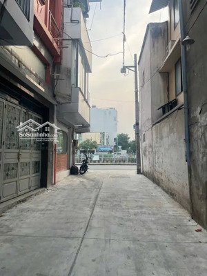 nhà hẻm trường sa, 3 tầng 4 phòng ngủ, 5m ra mặt tiền bờ kè, 3,7m x 8,3m giá chỉ 5,9 tỷ