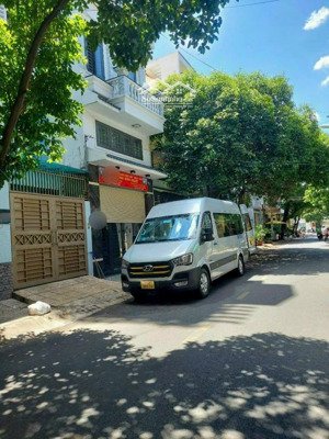 bán nhà hxh thông nguyễn thái sơn p3, dt 4x17 cấp 4 tiện xây mới giá 9 tỷ